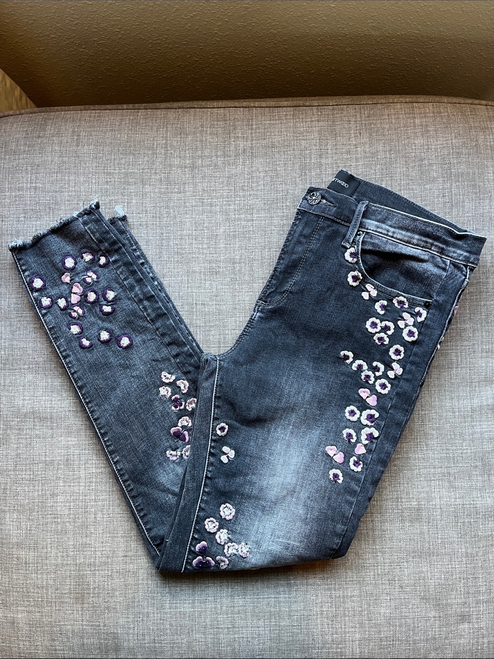 Driftwood Jackie Embroideredd Black Raw Hem Jeans Size 30/28